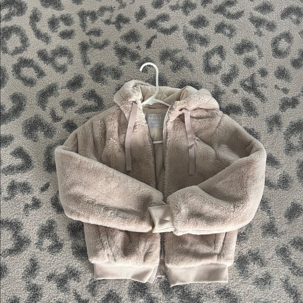 Like new Athleta size XXS Light creamy Beige Faux Fur Jacket